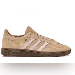 adidas Handball Spezial Warm Sandstone Clear Pink (Women's) So cute!
Size 7.5